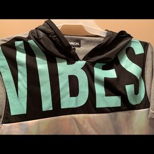 Men’s short sleeve shirt with hood